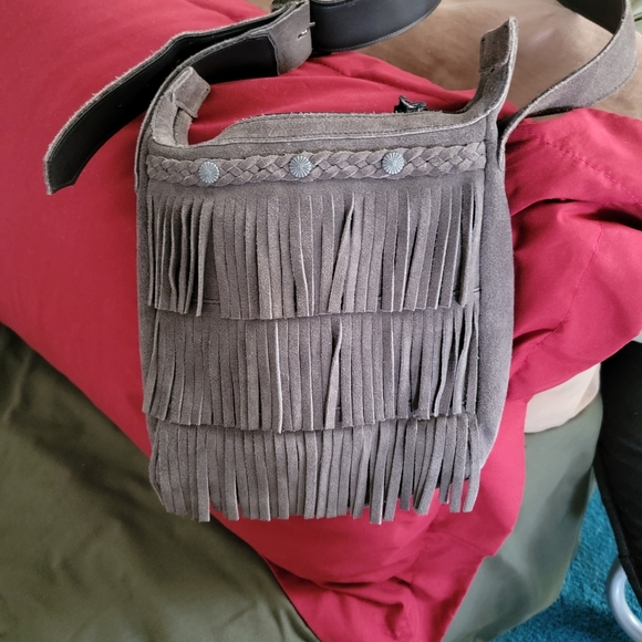 Size 10 moccasins with back zipper and matching Fringe bag. FREE SHIPPING - Picture 3 of 4